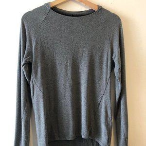 Uniqlo / Grey long sleeve with thumb hole